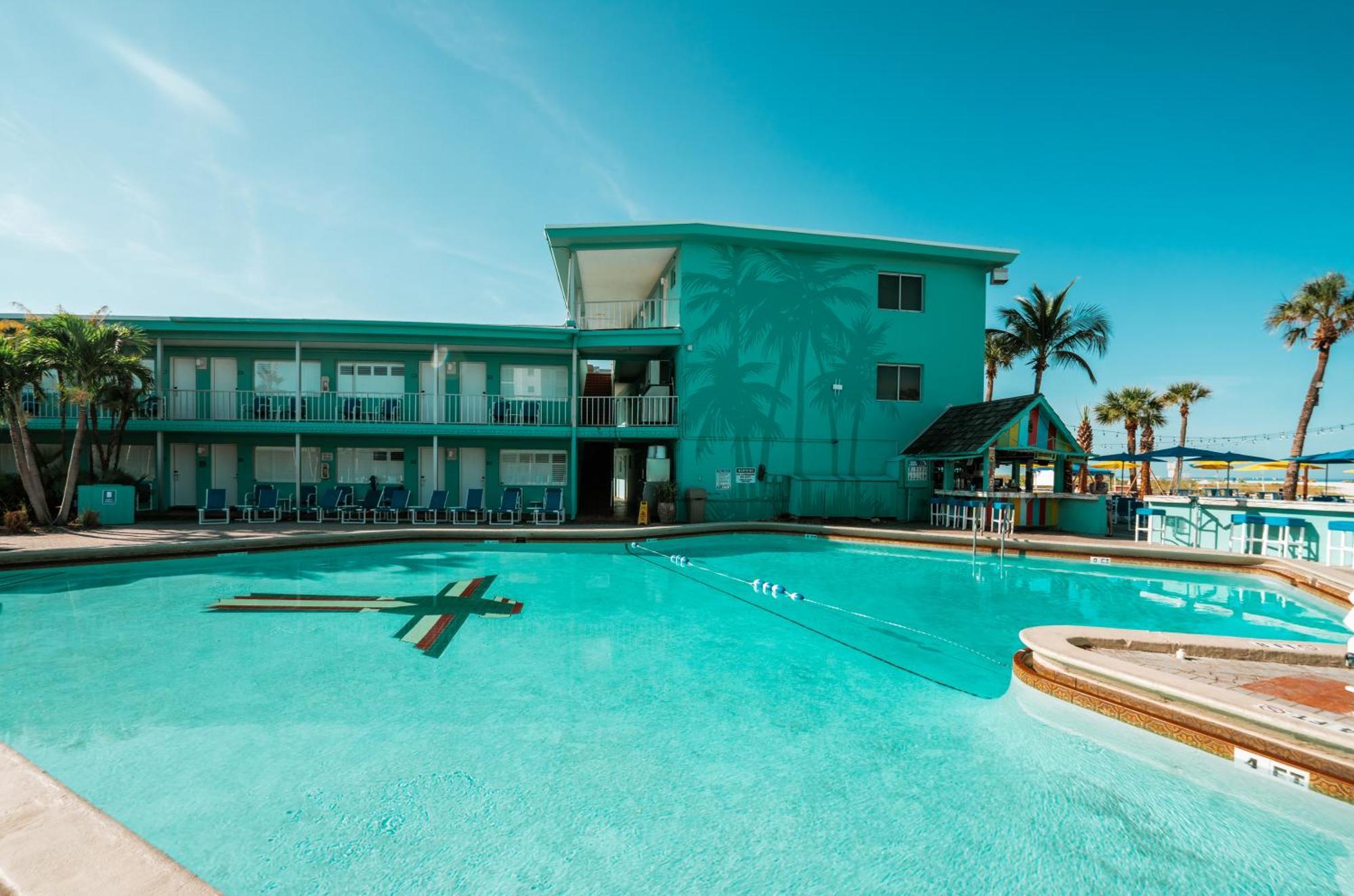 Thunderbird Beach Resort Треже Айленд Экстерьер фото